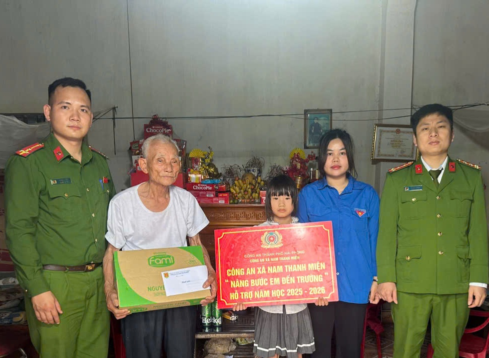 Đoàn thanh niên Công an xã Nam Thanh Miện: Lan toả yêu thương, nâng bước trẻ em có hoàn cảnh khó khăn đến trường